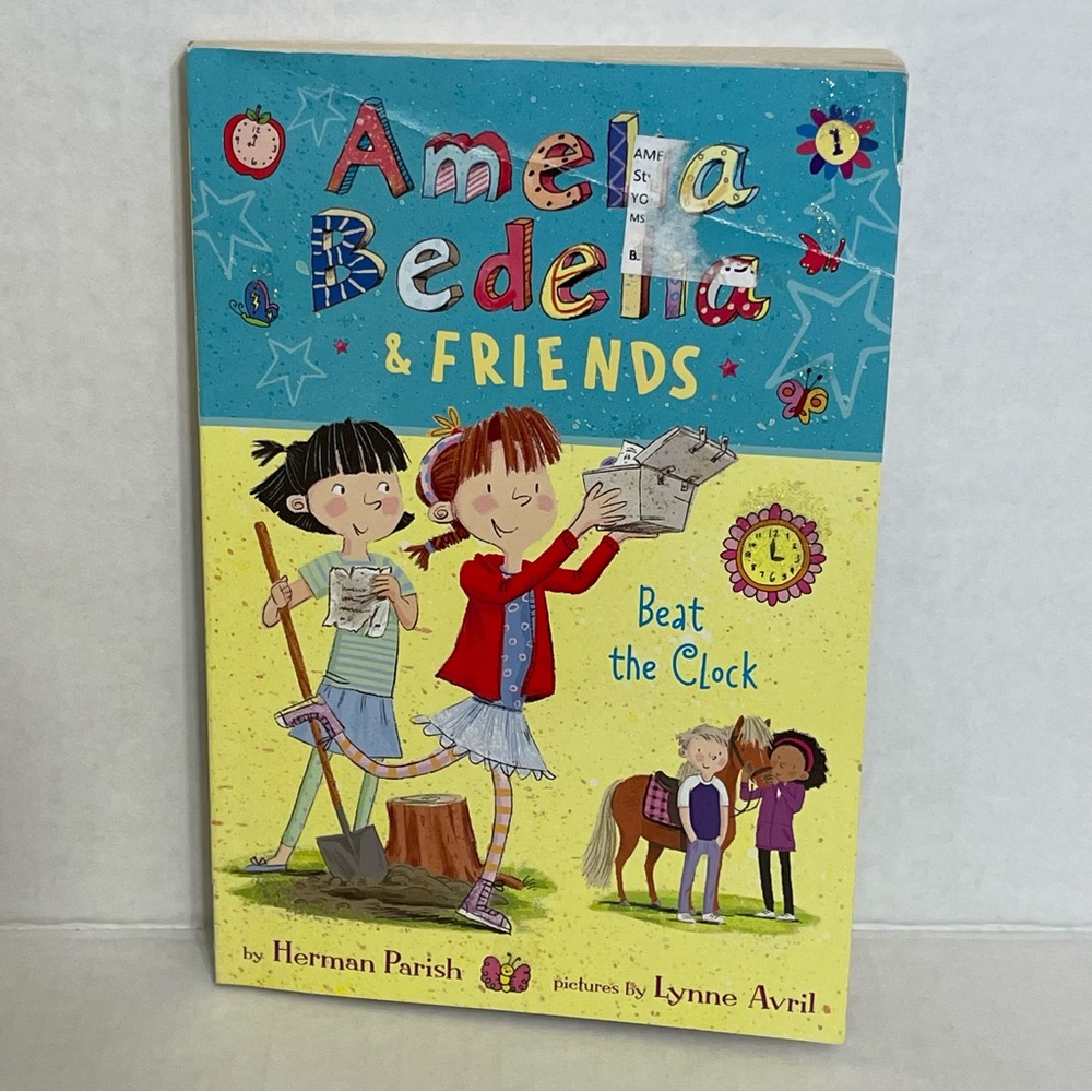 💛$2💛 Amelia Bedelia & Friends Beat the Clock book #1 in the series
